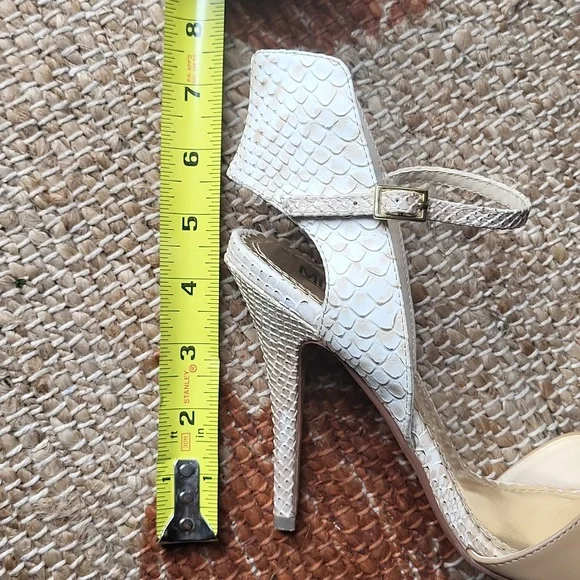 Like New Cream Stiletto Heels - Picture 5 of 6